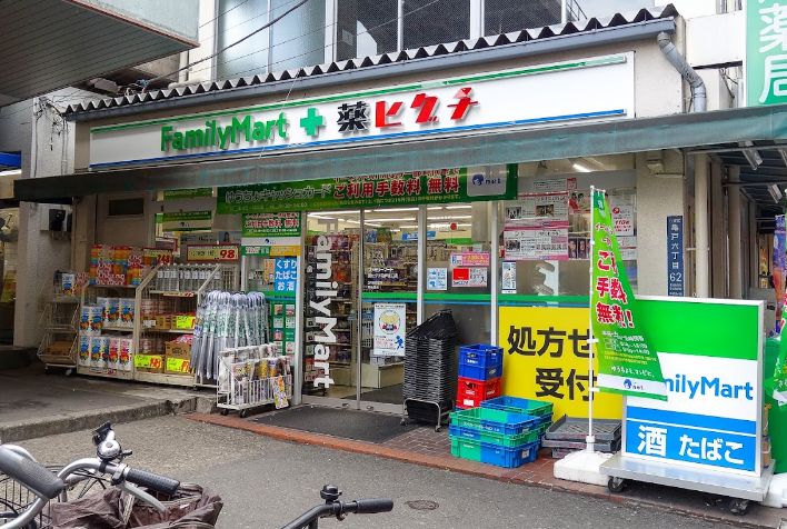 ドラックストア　ファミリーマート＋薬ヒグチ亀戸東口店（ドラッグストア）まで240m