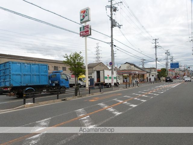 コンビニ　セブンイレブン（コンビニ）まで867m