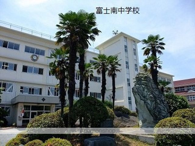 中学校　南中学校（中学校）まで591m