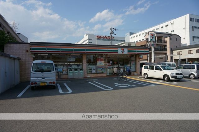 コンビニ　セブンイレブン（コンビニ）まで740m