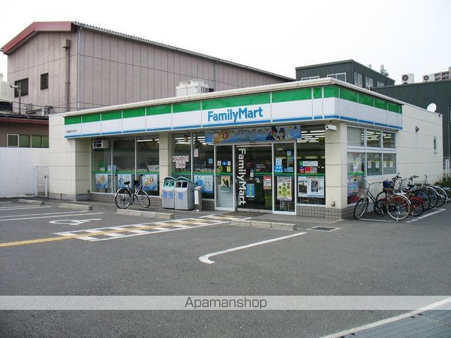 コンビニ　ファミリーマート（コンビニ）まで840m