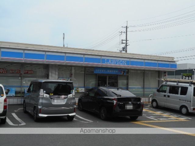コンビニ　ローソン様（コンビニ）まで550m