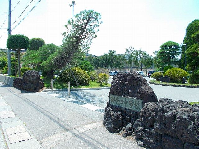 中学校　御代田中学校（中学校）まで2100m