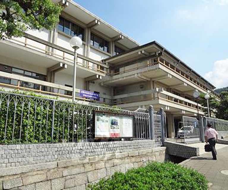 高校・高専　華頂女子高等学校（高校・高専）まで302m