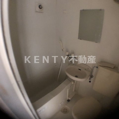 洗面設備　明るい洗面所です