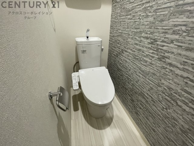 トイレ　温水洗浄便座付きのトイレです♪