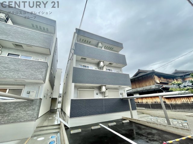 建物外観　オートロック・防犯カメラ付きで安心です！