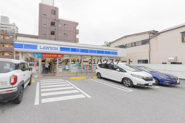 コンビニ　ローソン松が峰2丁目店（コンビニ）まで689m