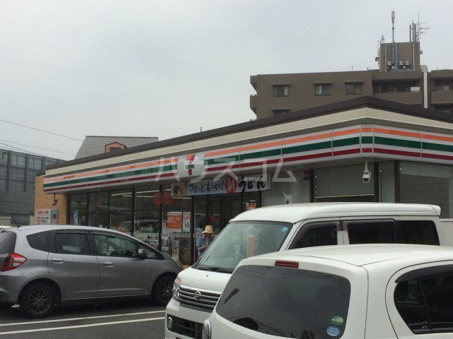 コンビニ　セブン-イレブン横浜川島町西店（コンビニ）まで306m