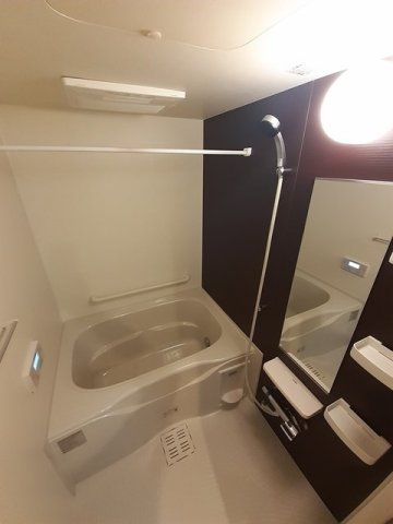 バス・シャワールーム　コンパクトで使いやすい洗面所