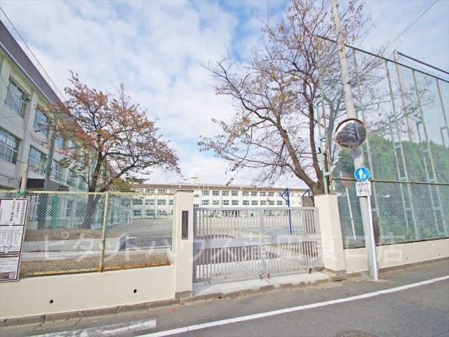 中学校　大田区立蓮沼中学校（中学校）まで739m