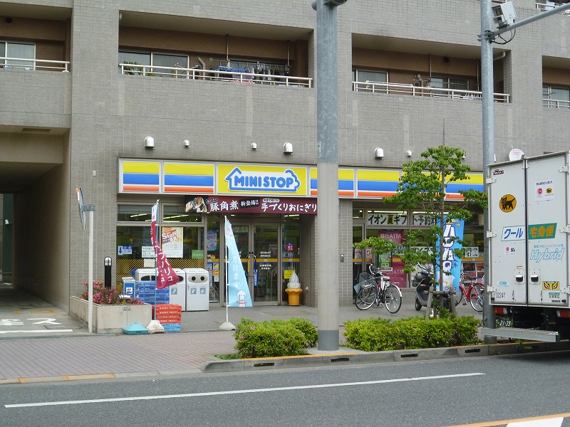 コンビニ　ミニストップ（コンビニ）まで658m