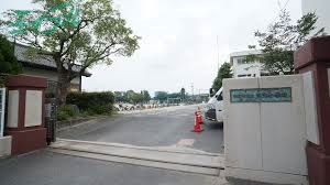 小学校　四日市市立羽津小学校（小学校）まで900m