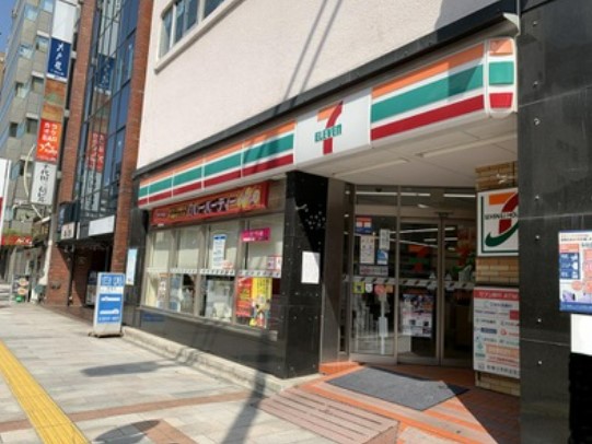コンビニ　セブンイレブン 神田神保町2丁目店（コンビニ）まで300m