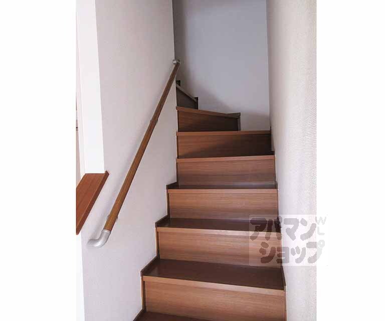その他部屋・スペース　手すりの付いた階段です