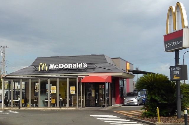 飲食店　マクドナルド（飲食店）まで750m