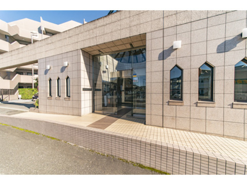 エントランス　入口外観　別角度