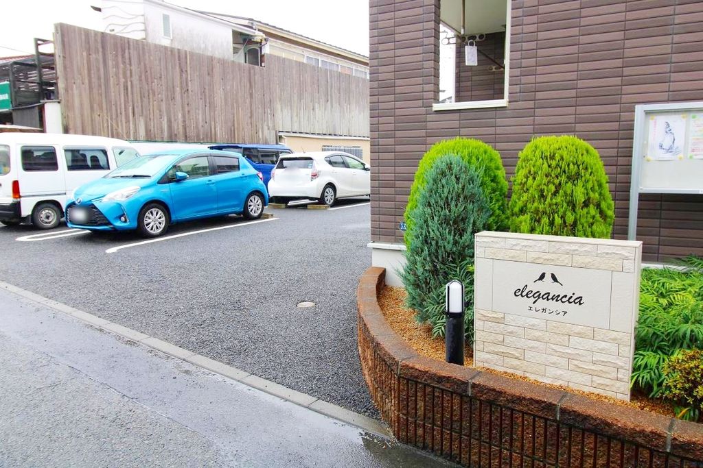 エントランス　駐車場