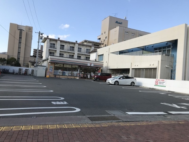 コンビニ　セブンイレブン山口湯田温泉３丁目店（コンビニ）まで225m