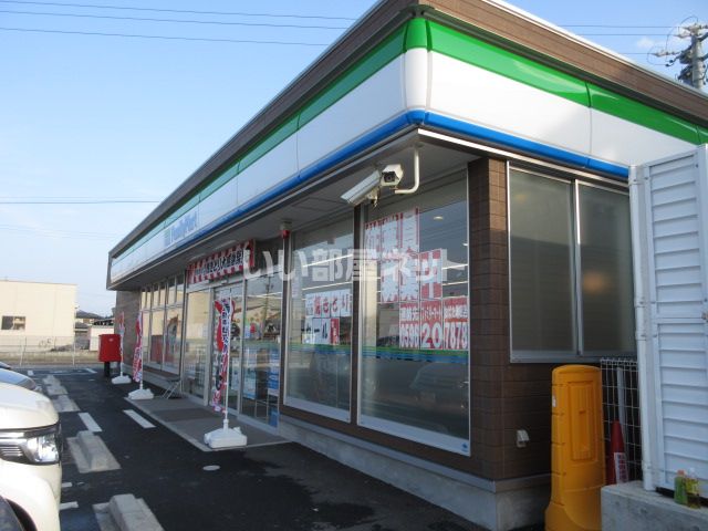 コンビニ　ファミリーマート おばた湯田店（コンビニ）まで650m