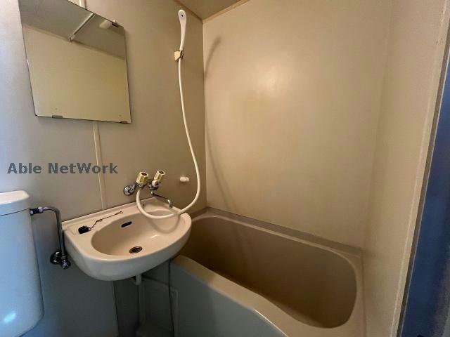 洗面設備　※同物件別部屋の写真です。
