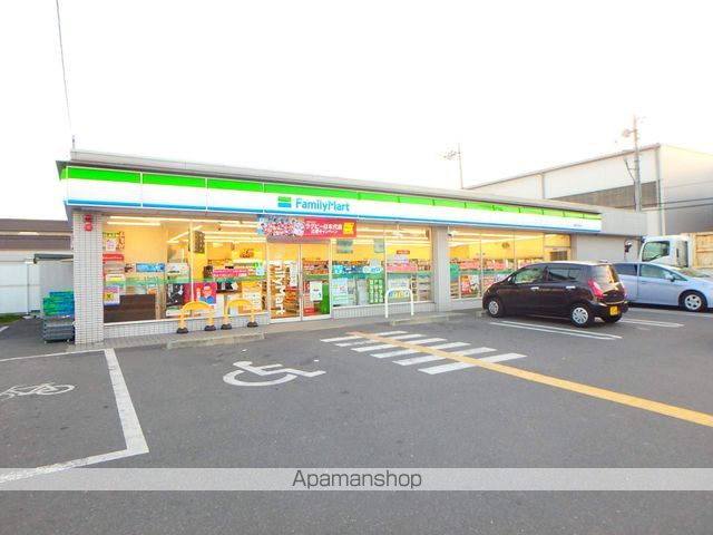 コンビニ　ファミリーマート（コンビニ）まで1840m