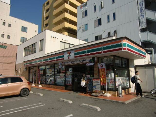 コンビニ　セブンイレブン和歌山駅東口店様（コンビニ）まで317m
