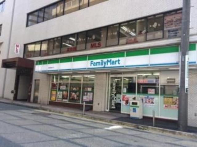 コンビニ　ファミリーマート横浜東本郷店（コンビニ）まで120m