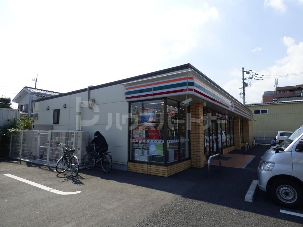 コンビニ　セブンイレブン足立南花畑2丁目店（コンビニ）まで200m