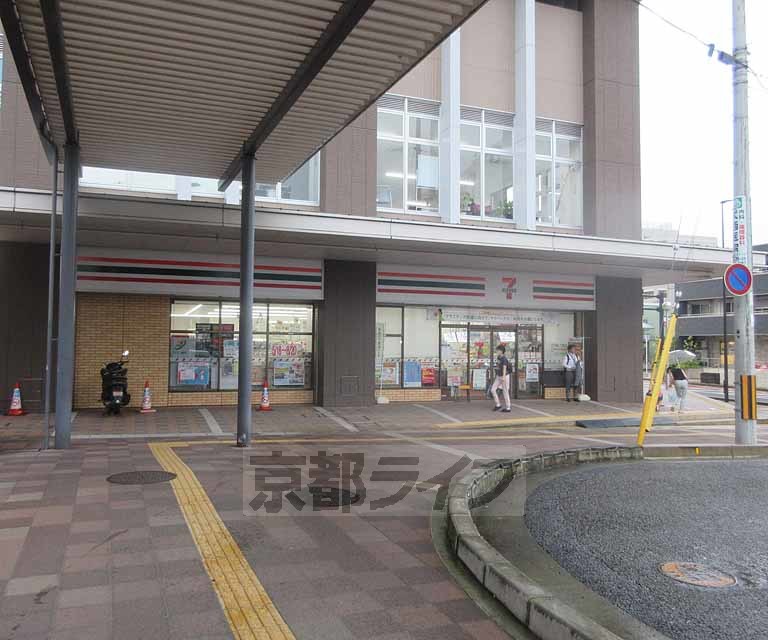 コンビニ　セブンイレブン ハートイン JR大津駅北改札（コンビニ）まで670m