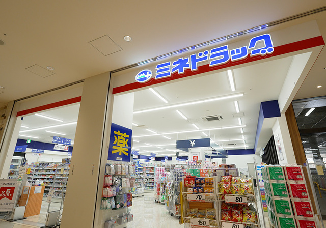 ドラックストア　ミネドラッグソコラ若葉台店（ドラッグストア）まで801m