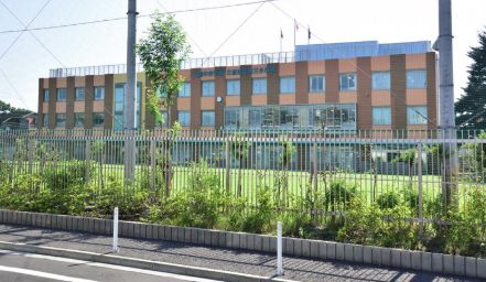小学校　三鷹市立第三小学校（小学校）まで802m