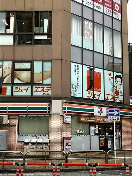 コンビニ　セブンイレブン松戸駅前店（コンビニ）まで71m