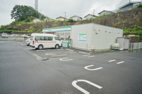 コンビニ　ファミリーマート日立滑川二丁目店（コンビニ）まで341m