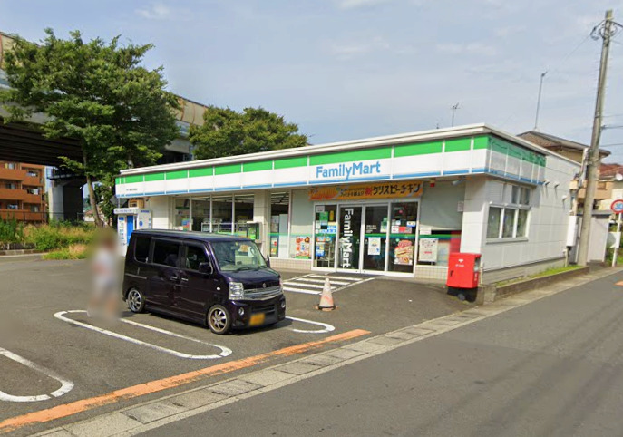 コンビニ　ファミリーマート（コンビニ）まで598m