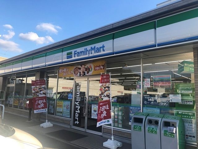 コンビニ　ファミリーマート（コンビニ）まで750m