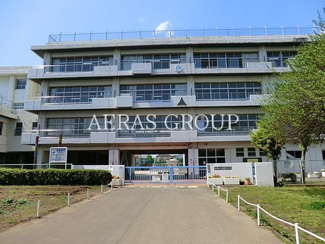 小学校　新座市立新堀小学校（小学校）まで784m