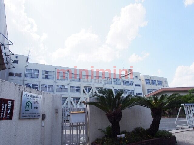 中学校　高槻市立城南中学校（中学校）まで285m