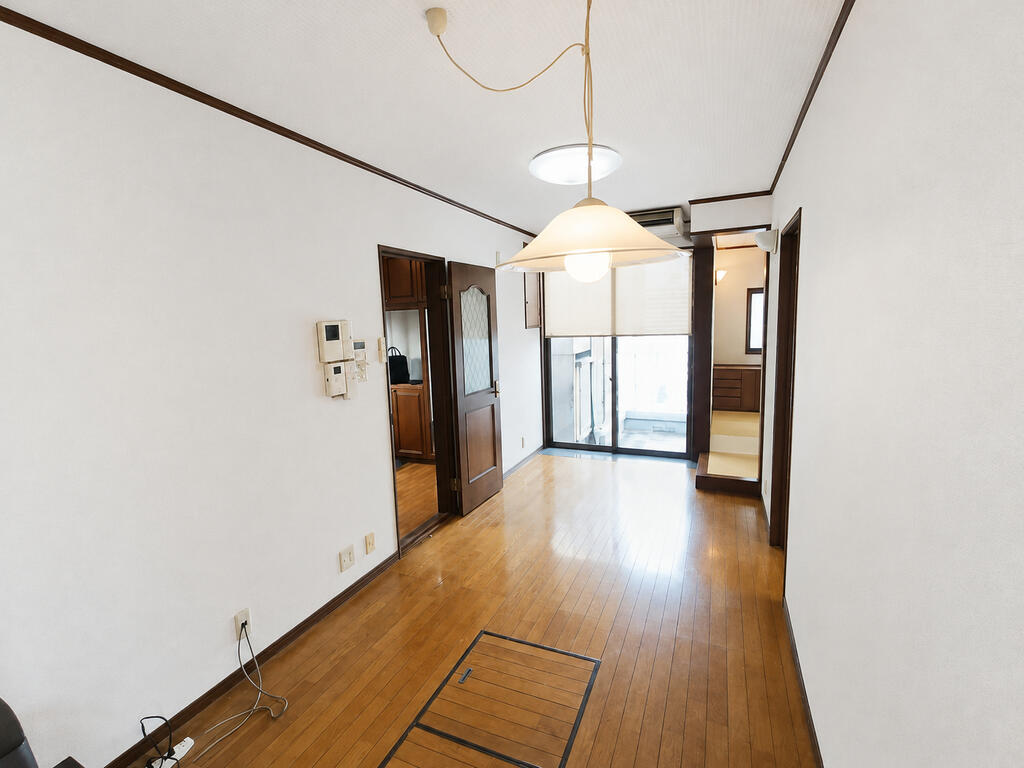 ルミエール市岡の居間写真