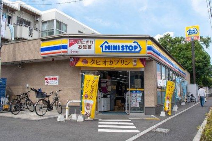 コンビニ　ミニストップ東つつじケ丘（コンビニ）まで300m