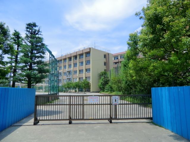 中学校　金町中学校（中学校）まで950m