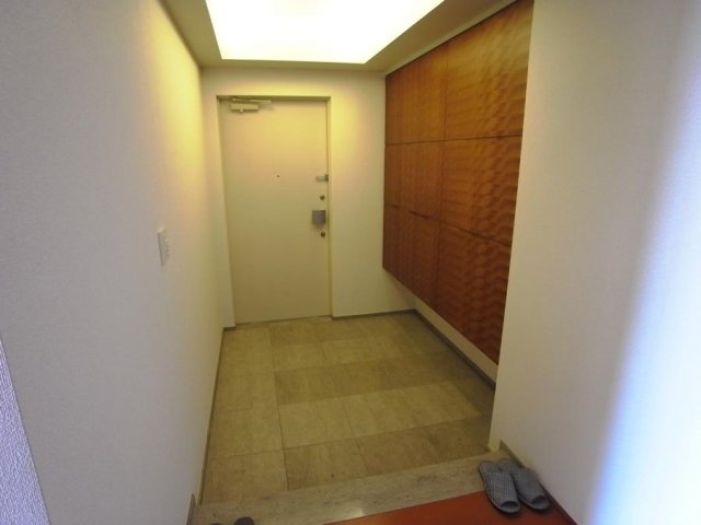玄関　※別部屋の参考写真です。