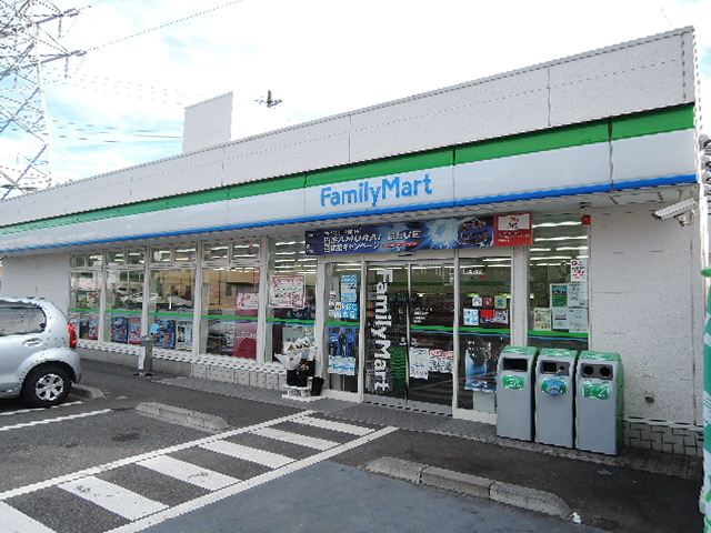 コンビニ　ファミリーマート（コンビニ）まで1096m