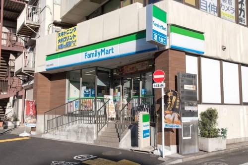 コンビニ　ファミリーマート 新宿山吹町店（コンビニ）まで298m