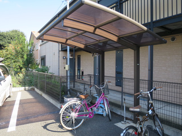その他共有部分　駐輪場は屋根つきですよ。