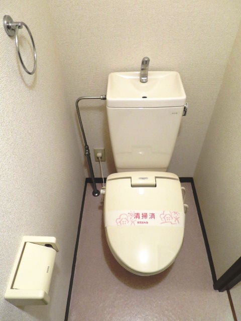 トイレ　もちろんバストイレ別！