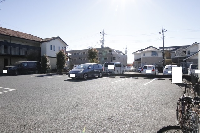 駐車場　広さのある駐車場です（建物裏側）※要空き確認