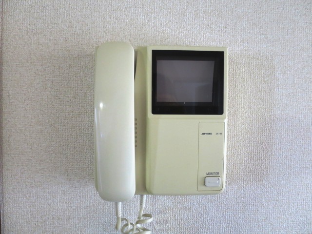 セキュリティ　ＴＶドアホンで来訪者を確認できます。