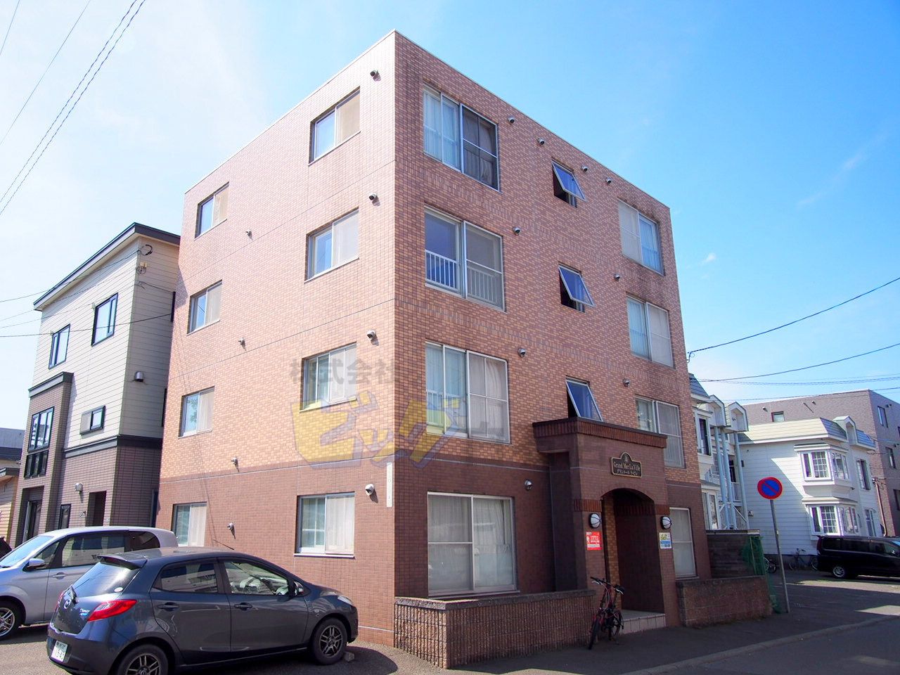 建物外観　設備充実の広々１ＬＤＫマンションです♪