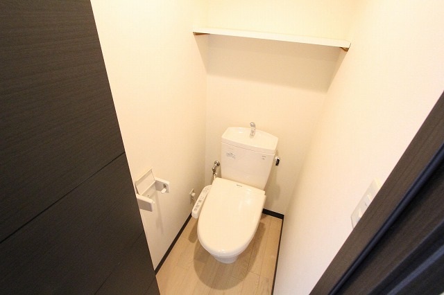 トイレ　参考写真（同物件別部屋）